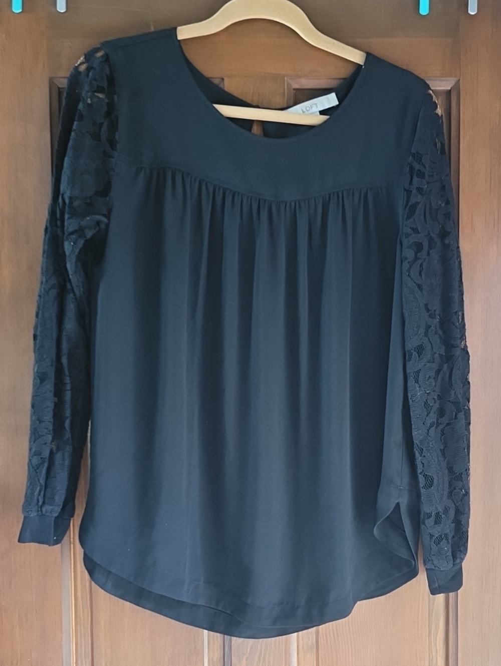 LOFT Black Lace-Sleeve Tunic Top With Keyhole Back Sz Medium